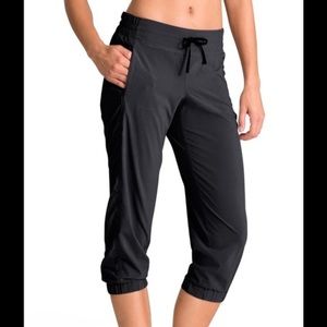 Athleta la Viva capris